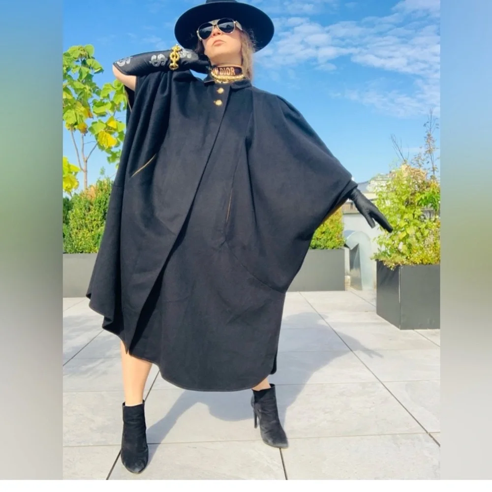 H. Moser Salzburg Maxi Black Trachten Cape with Loden Green Trim SZ 38 - Picture 12 of 16